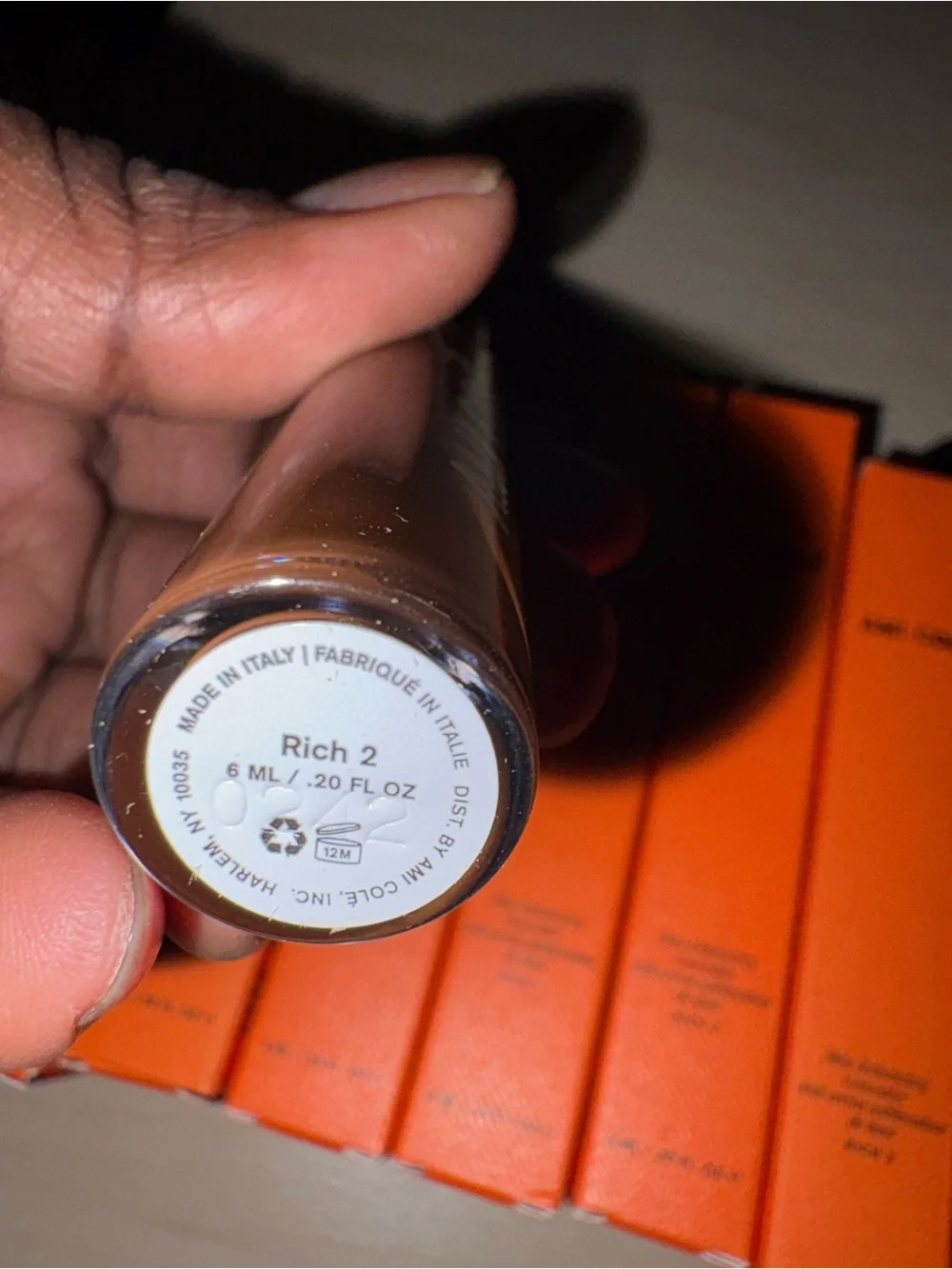 AMI COLÉ Rich 2 Warm Brown Skin-Enhancing Concealer
